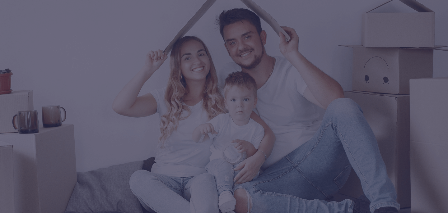 Família reunida em casa, representando o cuidado com quem você ama